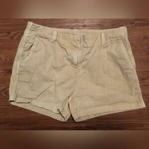 Vineyard vine herringbone fabric print size 12 khaki shorts